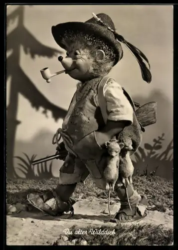 AK Mecki mit Pfeife und Gewehr auf dem Heimweg nach erfolgreicher Jagd