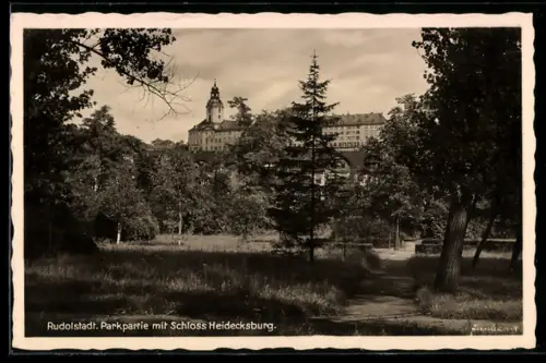 AK Rudolstadt, Parkpartie mit Schloss Heidecksburg