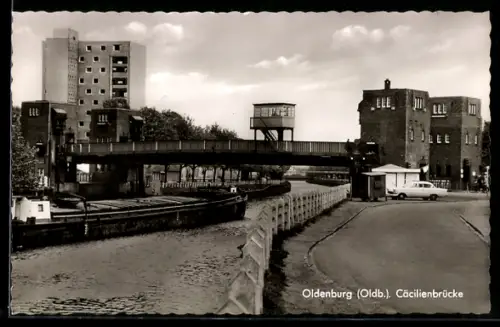 AK Oldenburg /Oldb., Cäcilienbrücke, Hochhaus, Frachter
