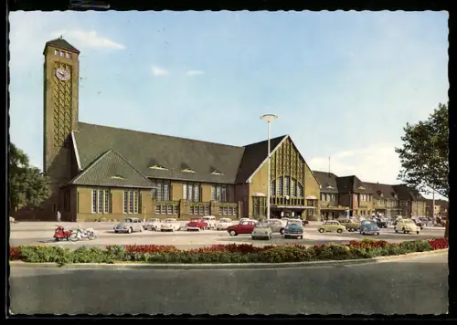 AK Oldenburg /Oldb., Hauptbahnhof mit Parkplatz