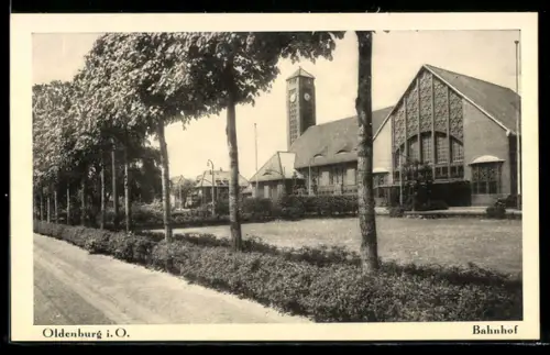 AK Oldenburg i. O., Bahnhof, Ansicht v. d. Strasse