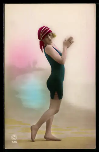 AK Junge Frau im blaugrünen Badeanzug