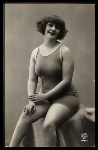 AK Junge Frau im Badeanzug