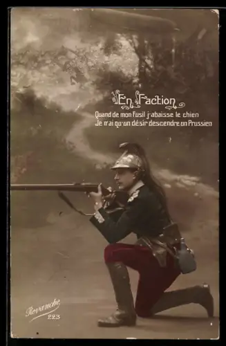 AK Französischer Kavallerist mit Gewehr im Anschlag