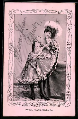 AK Paula Palme, Soubrette, Portrait im Bühnenkleid