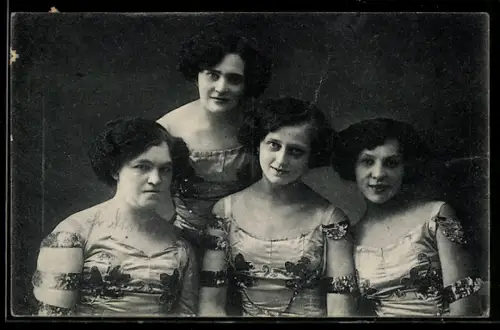 AK Julius Fuhrmanns Damen-Ensemble, Gruppenbild