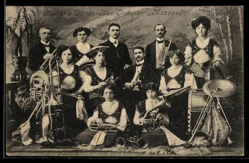 AK Meisers Damen-Blasorchester Monopol, Gruppenbild mit Instrumenten