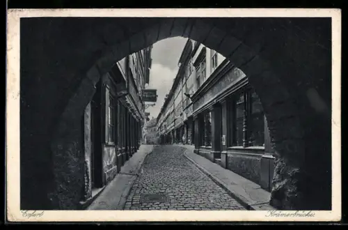 AK Erfurt, Krämerbrücke, Tordurchgang mit Strasse, Schuhhaus Below