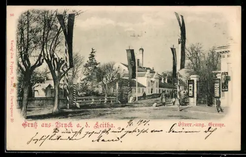 AK Bruck a. d. Leitha, österreichisch-ungarische Grenze mit Strassentor und Häusern