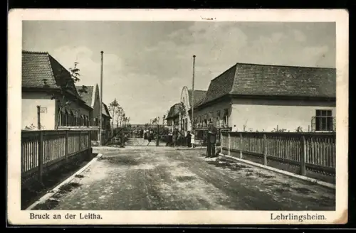 AK Bruck an der Leitha, Strassenpartie mit Lehrlingsheim