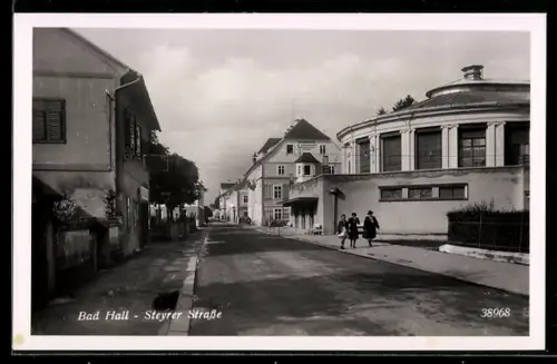 AK Bad Hall, Partie in der Steyrer Strasse mit Kurhaus