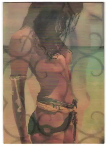 3D-AK Frauenakt hinter schmiedeeisernem Gitter, Barbusige Schöne am Strand