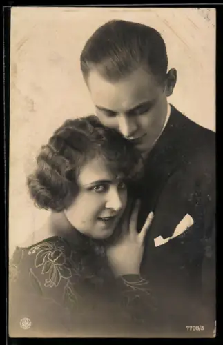 Foto-AK NPG Nr. 7708/3: Junge Frau mit elegantem Herrn