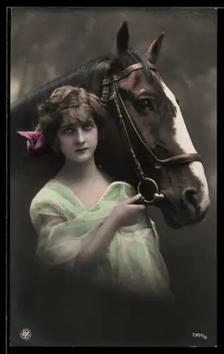 Foto-AK NPG Nr. 7364/6: Junge Frau mit ihrem Pferd