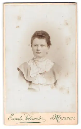 Fotografie Ernst Schroeter, Meissen, Obergasse 597, Porträt von Jenny Prigmann