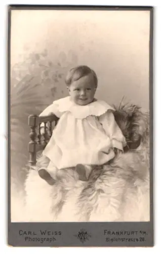 Fotografie Carl Weiss, Frankfurt am Main, Bleichstrasse 28, Carl-Friedrich Haenle als Kleinkind im Jahr 1904