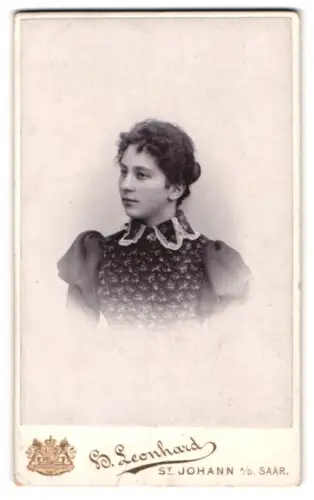 Fotografie H. Leonhard, St. Johann a.d. Saar, Bahnhofstrasse 83, Porträt von Cousine Anny 1897