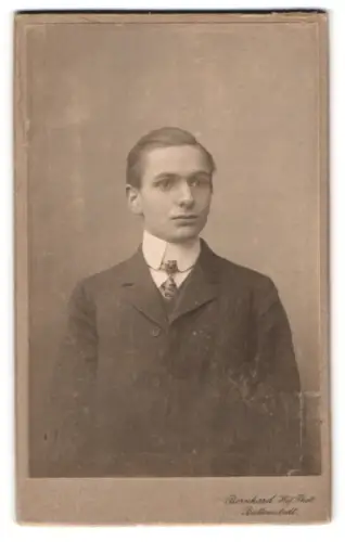 Fotografie Bernhard, Ballenstedt, Porträt von Willy im Jahr 1905