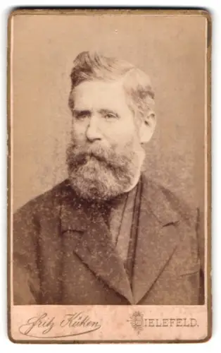 Fotografie Fritz Küken, Bielefeld, Porträt eines bärtigen Mannes