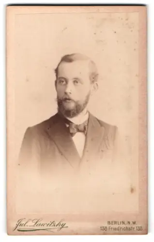 Fotografie Jul. Lawitzky, Berlin, Friedrichstr. 138, Porträt von H. Richter