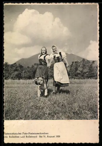 AK Zwei junge Frauen in Tracht mit Hund, Internationales Foto-Preisausschreiben Rolleiflex und Rolleicord 1939