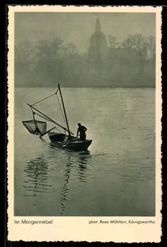 AK Boot im Morgennebel, Fotoapparat von Photo-Porst