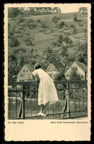 AK Junge Frau an der Lahn, Fotoapparat von Photo-Porst