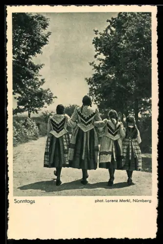 AK Frauen und Mädchen an einem Sonntag, Fotoapparat Rolleiflex von Photo-Porst