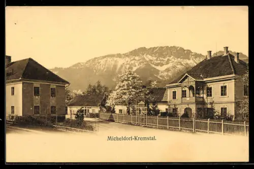 AK Micheldorf /Kremstal, Ortsansicht mit Häusern und Bergpanorama