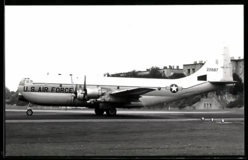 Fotografie Ansicht Berlin-Tempelhof, Flugzeug Boeing C-97 Stratofreighter USAF 22687