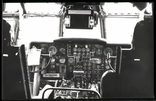 Fotografie Flugzeug Boeing KC-97 Stratotanker, Cockpit Tankflugzeug Arizona Air Guard 0-30200