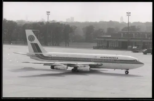 Fotografie Flughafen Berlin-Tegel, Flugzeug Boeing 720, Aeroamerica N736T