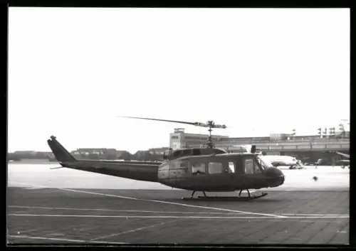 Fotografie Flughafen Berlin-Tempelhof, Hubschrauber - Helikopter Bell UH-1 Iroquois der US-Army 16657