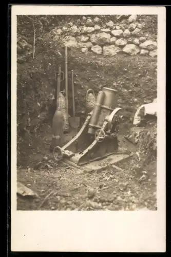 Foto-AK Minenwerfer im Feld mit Munition