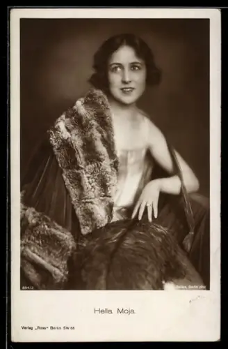 AK Schauspielerin Hella Moja mit Pelz