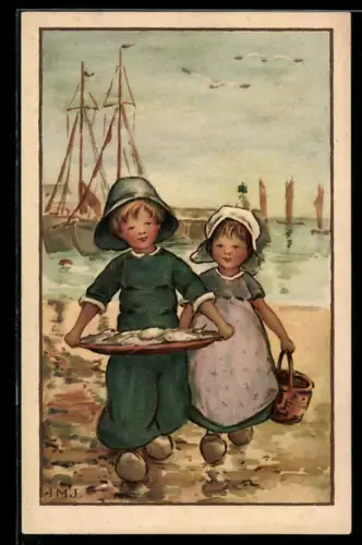 Künstler-AK I.M.J.: Treasures of the Sea, holländische Kinder mit Fisch