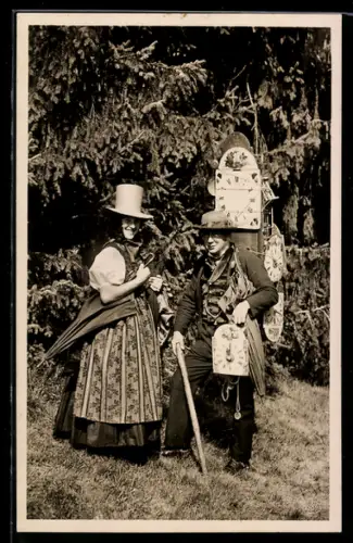 AK Schwarzwälder-Uhrenhändler mit Frau