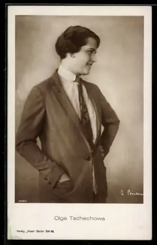 AK Schauspielerin Olga Tschechowa in Anzug porträtiert