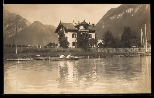 AK Pertisau /Achensee, Villa am See mit Ruderboot und Bergpanorama
