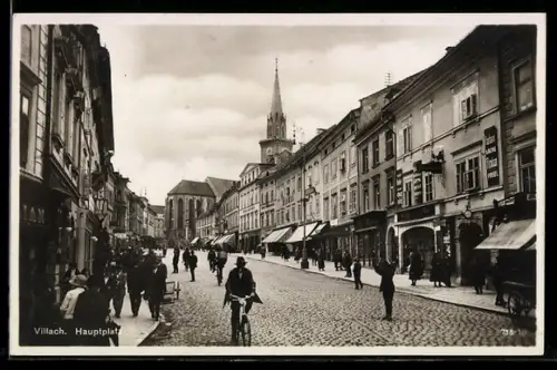 AK Villach, Hauptplatz mit Blick zur Kirche und Geschäftsfronten