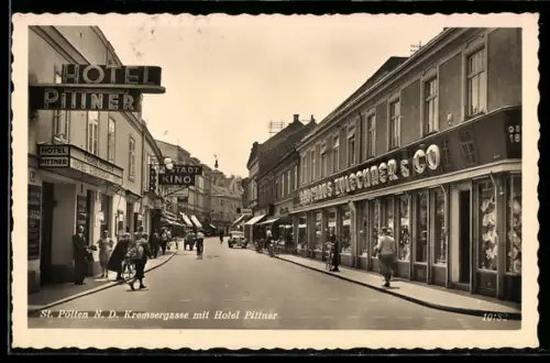 AK St. Pölten /N. D., Kremsergasse mit Stadt-Kino, Hotel Pittner und Kaufhaus Zulechner