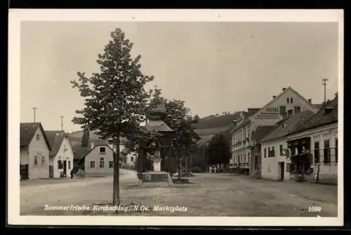 AK Kirchschlag /N. Oe., Marktplatz mit Hotel