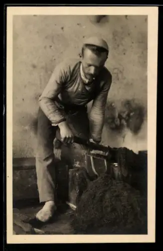 AK Albanischer Tabakschneider bei der Arbeit