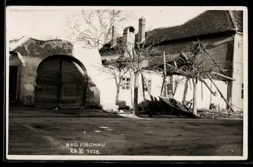 AK Bad Fischau, Umgestürzte Bäume und beschädigtes Haus nach dem Unwetter 1930