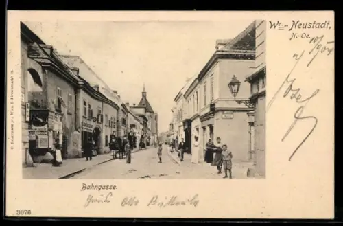 AK Wr.-Neustadt /N.-Oe., Partie in der Bahngasse mit Blick zur Kirche