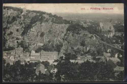 AK Mödling-Klausen, Ort mit Kirche und Felswand aus der Vogelschau