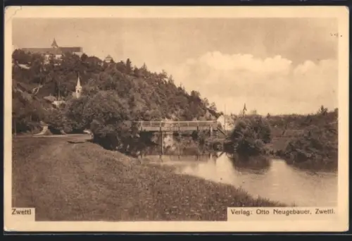 AK Zwettl, Flussufer mit Brücke und Turmgebäuden
