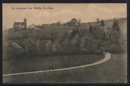 AK St. Leonhard am Walde, Panorama mit Kirche und Ort, Landstrasse