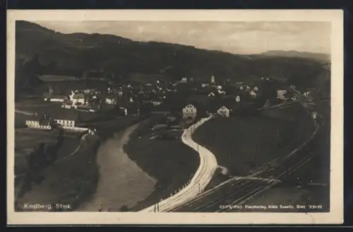 AK Kindberg /Stmk., Panorama mit Fluss, Eisenbahn und Ort