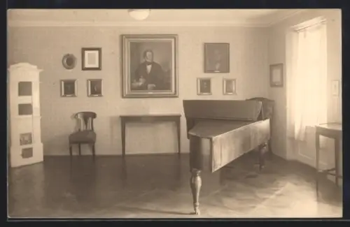 AK Wien, Zimmer im Franz Schuberts Geburtshaus, Konzertflügel und Porträts